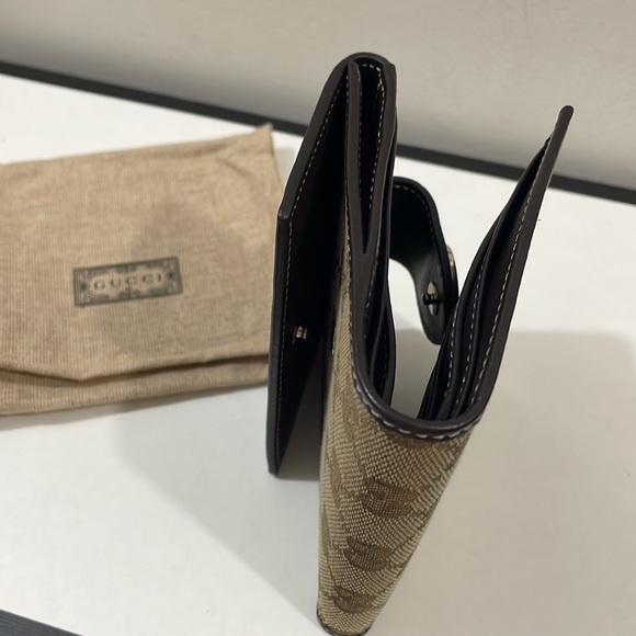 SOLD❤️AUTHENTIC GUCCI MONOGRAM Heart Logo Bifold Wallet❤️ - Picture 12 of 16